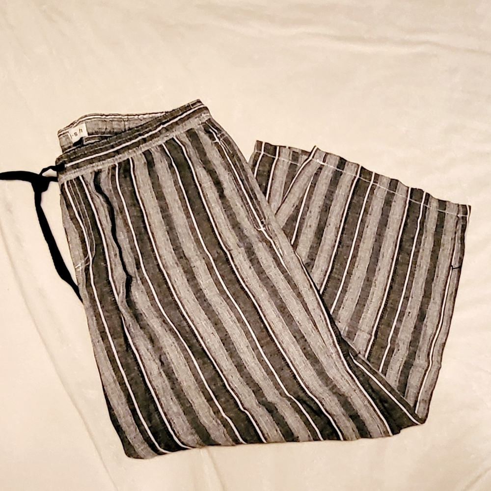 Black & grey linen cropped pants, waist string, chic comfort.